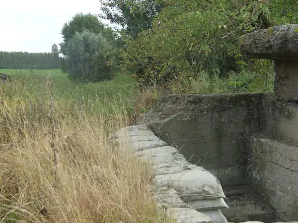 The Road to Passchendaele - Thames Farm bunker with Church of Zonnebeke in the rear (Foto: Marnik Vanderper)